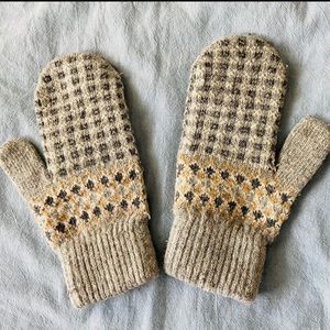 Wool Gloves For Women - Grey Knit Pattern